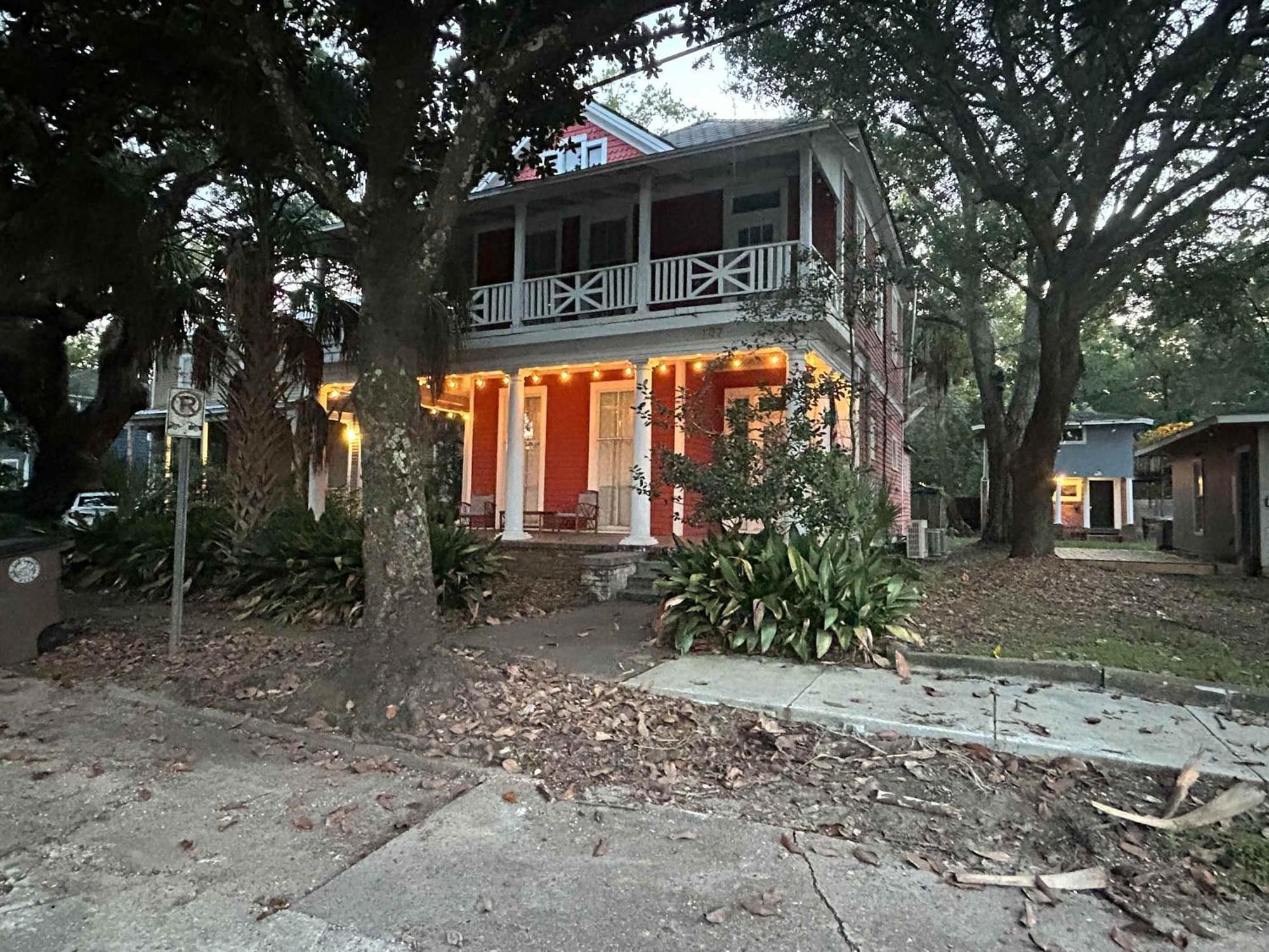 Pretty Peach Palace-Historic, Mins To Downtown Mobile Exterior photo